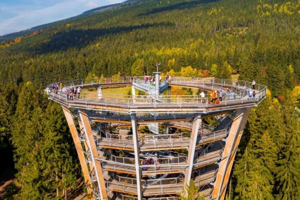 Stezka korunami stromů